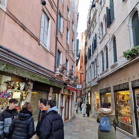 Appartamento Al Centro Di Venezia 6 Posti Letto Luaran gambar