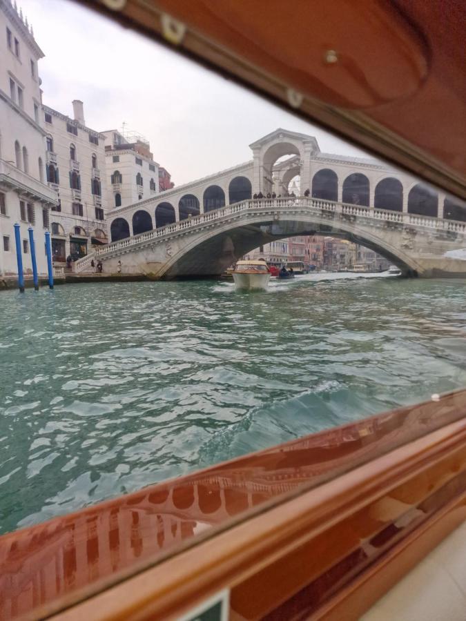 Appartamento Al Centro Di Venezia 6 Posti Letto Luaran gambar