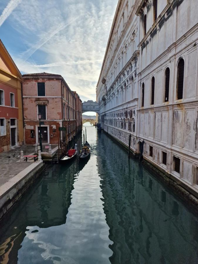 Appartamento Al Centro Di Venezia 6 Posti Letto Luaran gambar